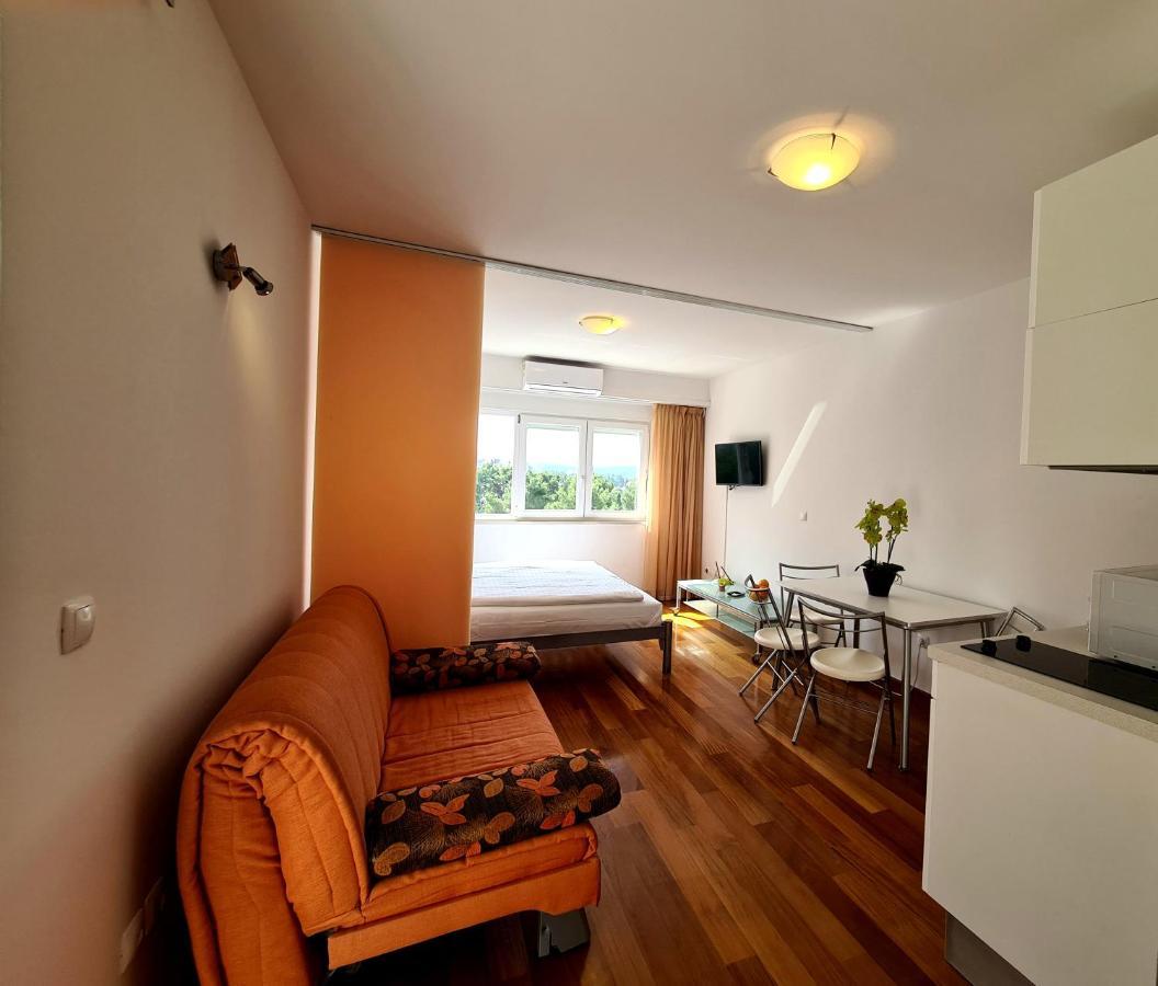 Apartments Veronika Makarska Bagian luar foto