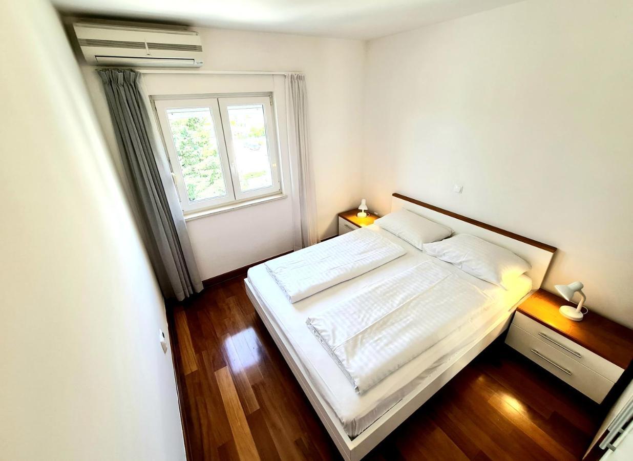 Apartments Veronika Makarska Bagian luar foto
