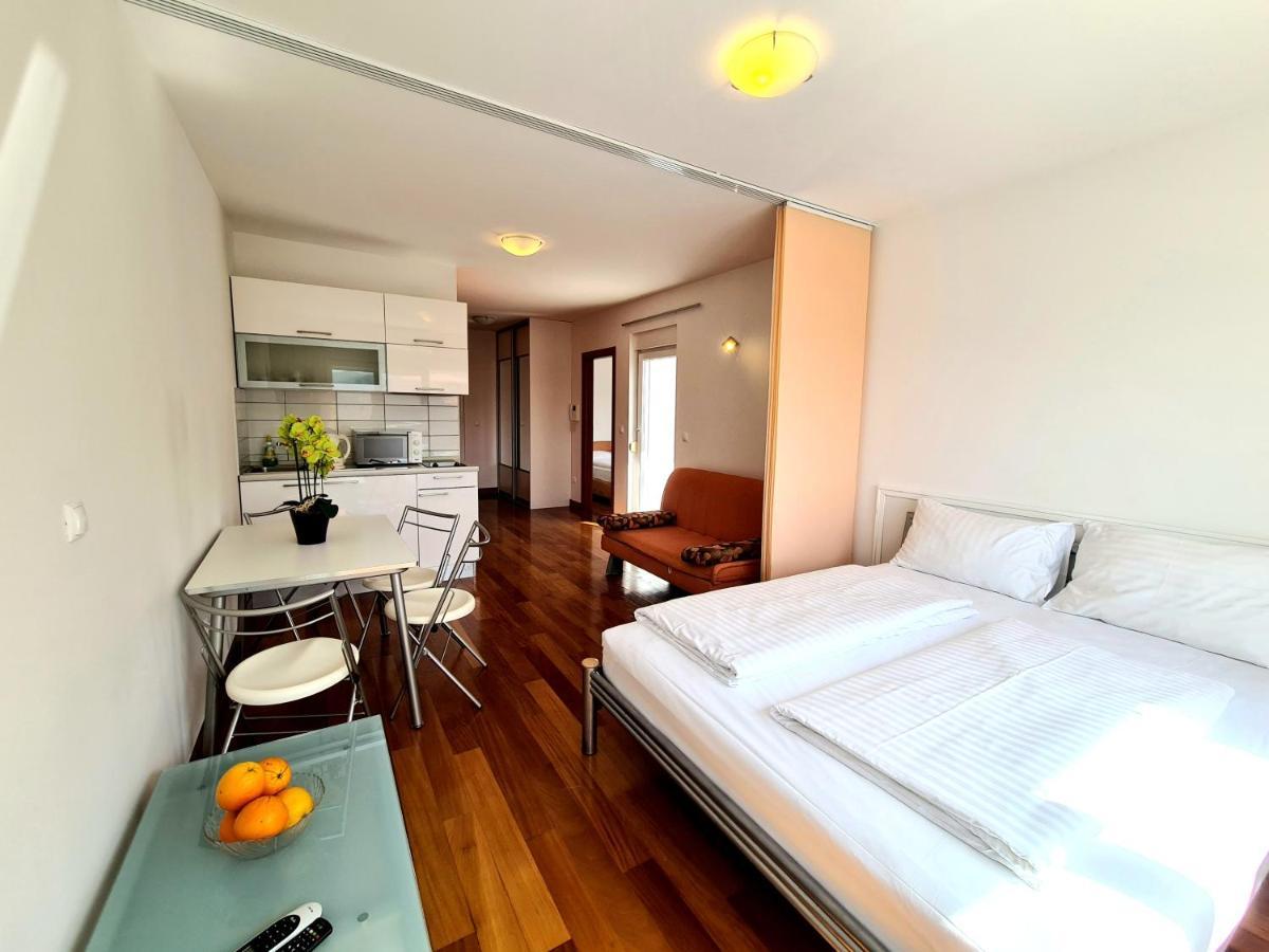 Apartments Veronika Makarska Bagian luar foto