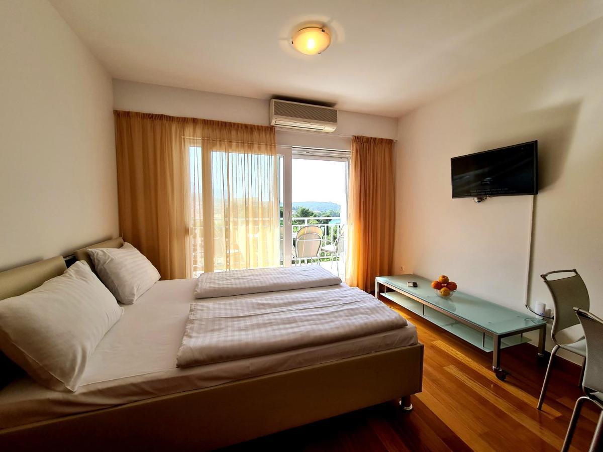 Apartments Veronika Makarska Bagian luar foto