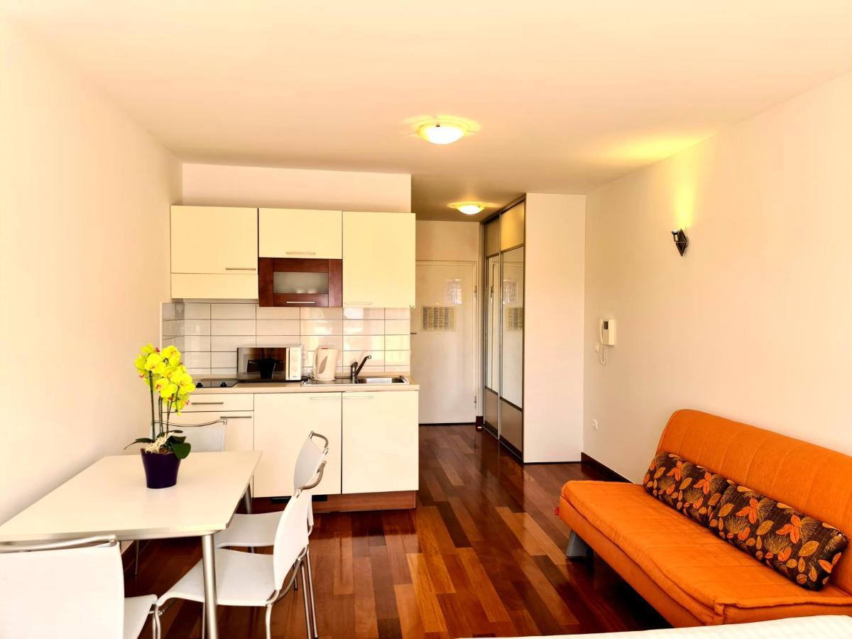 Apartments Veronika Makarska Bagian luar foto